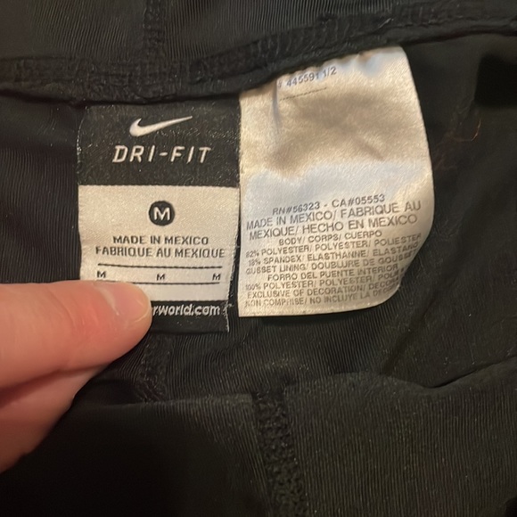 Nike dry fit women’s shorts size medium - great condition - Picture 2 of 2